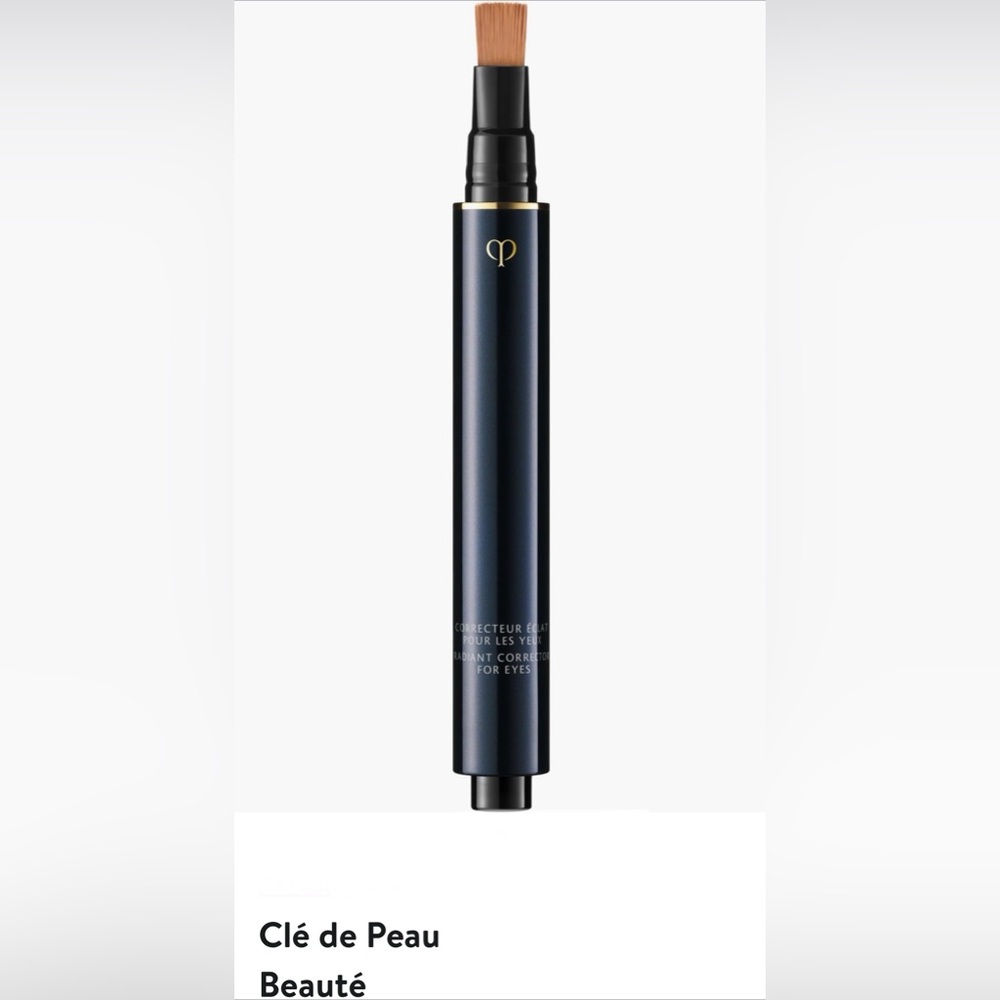 Clé de Peau radiant corrector in Mocha